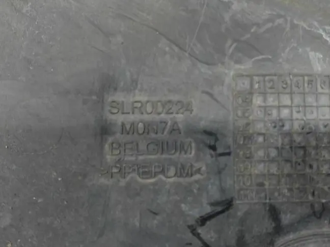 Треугольник подкрылка левый Range Rover L322 05-12