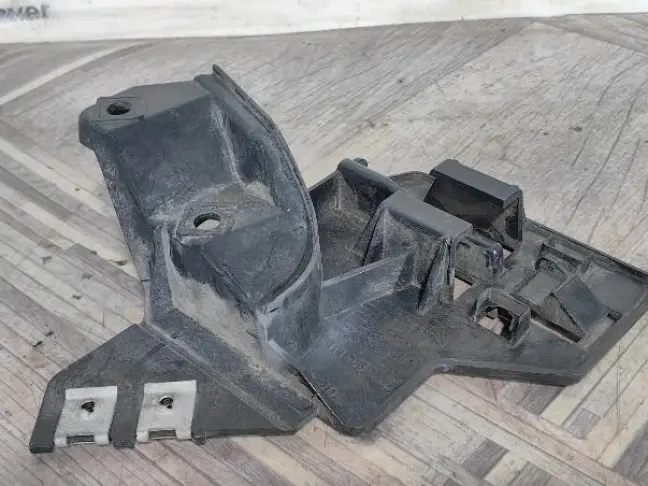 Кронштейн бампера левый Range Rover L322 02-05