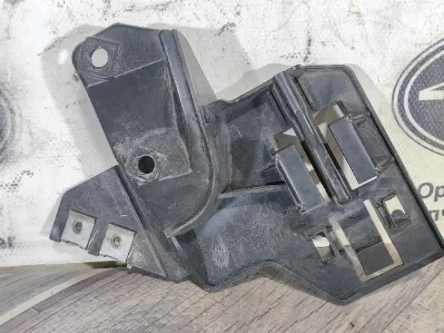 Кронштейн бампера левый Range Rover L322 02-05