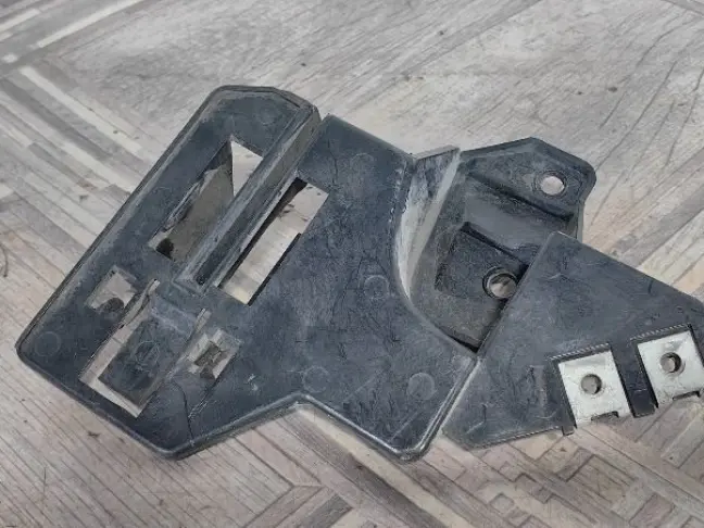 Кронштейн бампера левый Range Rover L322 02-05