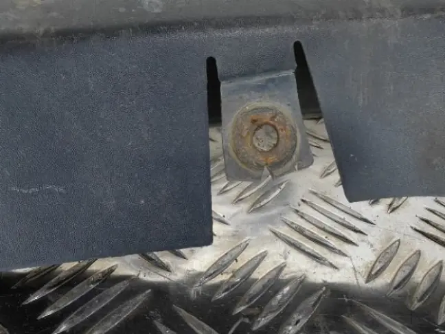 Ресничка бампера левая Range Rover L322 02-05