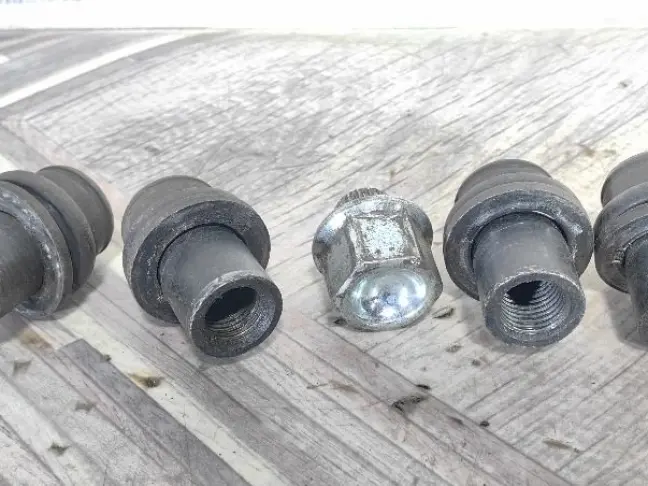 Секретка на колеса комплект Range Rover L322 L320