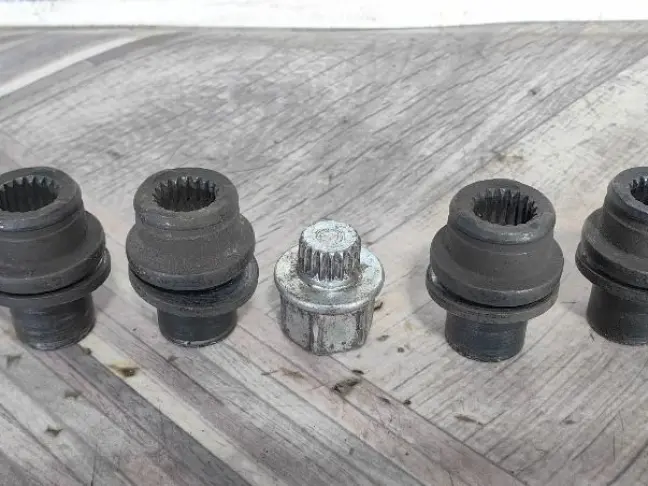 Секретка на колеса комплект Range Rover L322 L320