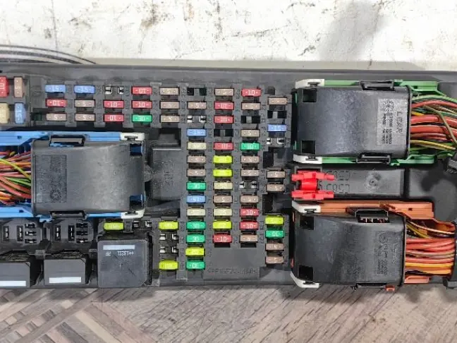 Блок предохранителей салонный Range Rover L322 09+