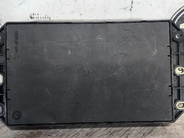 Блок предохранителей в багажнике Range Rover L322