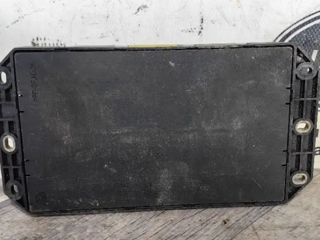 Блок предохранителей в багажнике Range Rover L322