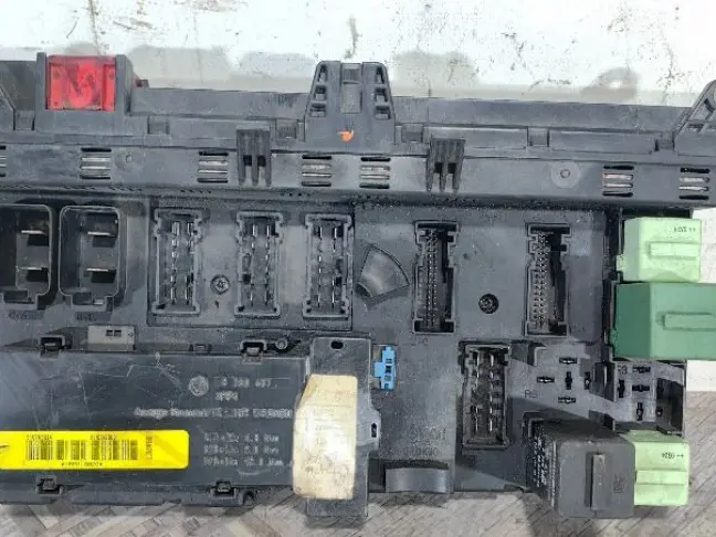 Блок предохранителей салонный Range Rover L322 02+