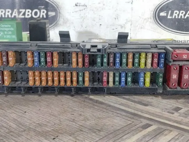 Блок предохранителей салонный Range Rover L322 02+