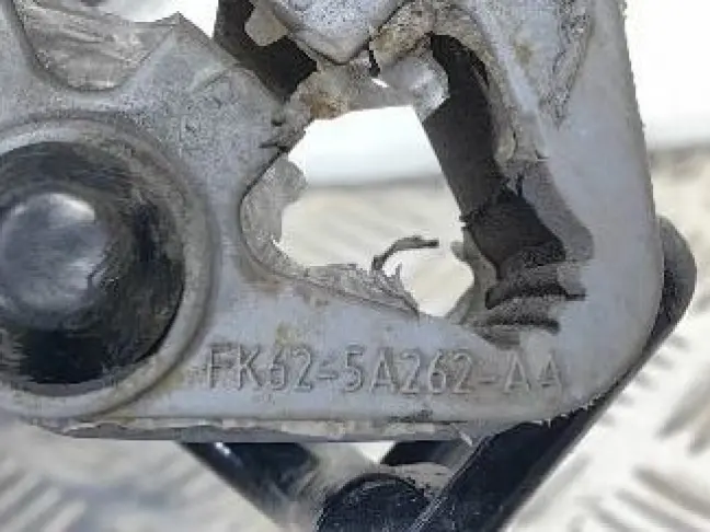 Подвес  кронштейн глушителя Range Rover Sport L494