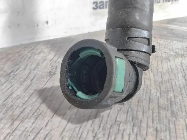 Патрубок охлаждения Discovery 3 4.4 448PN