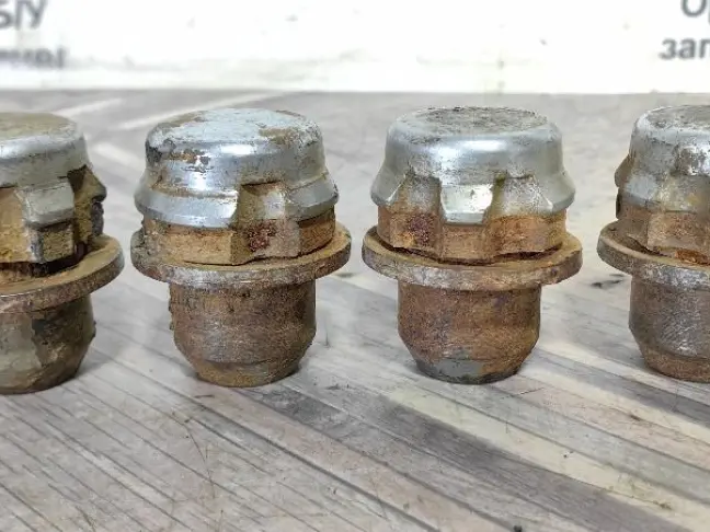 Секретка на колеса комплект Range Rover L322 L320