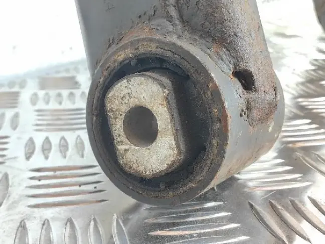 Рычаг задний левый нижний Range Rover L322 02-12