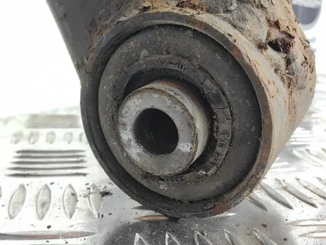 Рычаг задний левый нижний Range Rover L322 02-12