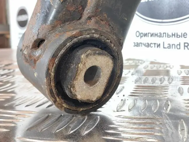 Рычаг задний левый нижний Range Rover L322 02-12