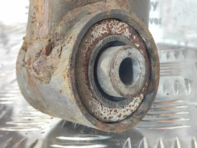 Рычаг задний левый нижний Range Rover L322 02-12