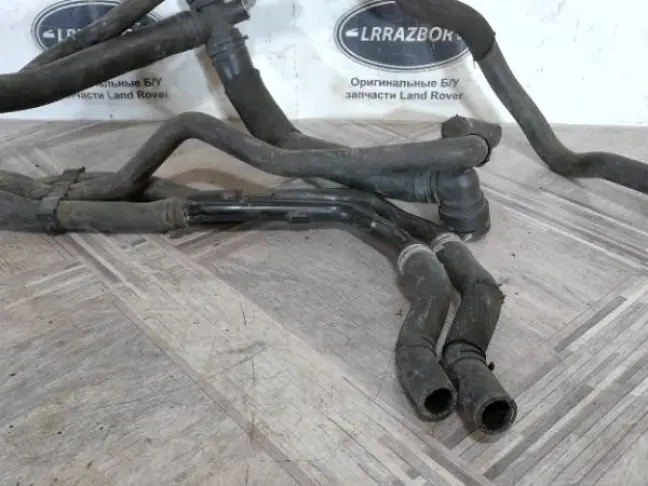Патрубок системы охлаждения DISCOVERY 3 L319 2.7