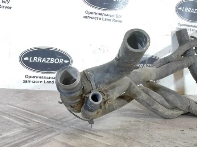 Патрубок системы охлаждения DISCOVERY 3 L319 2.7
