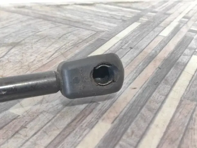 Амортизатор крышки Range Rover Sport L320 05-11