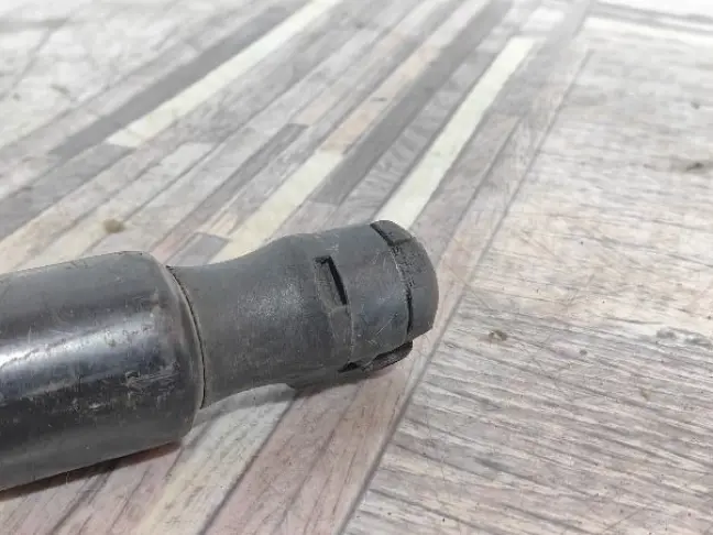 Амортизатор крышки Range Rover Sport L320 05-11