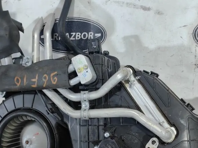 Корпус печки задний DISCOVERY 3 L319 2.7