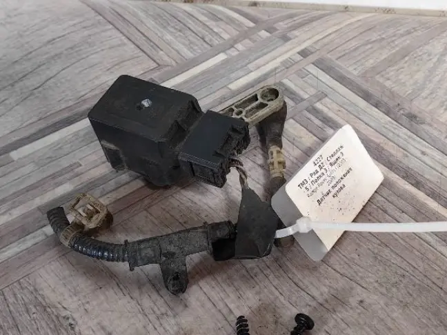 Датчик положения кузова передний RRS L320 дорест