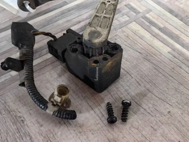 Датчик положения кузова передний RRS L320 дорест