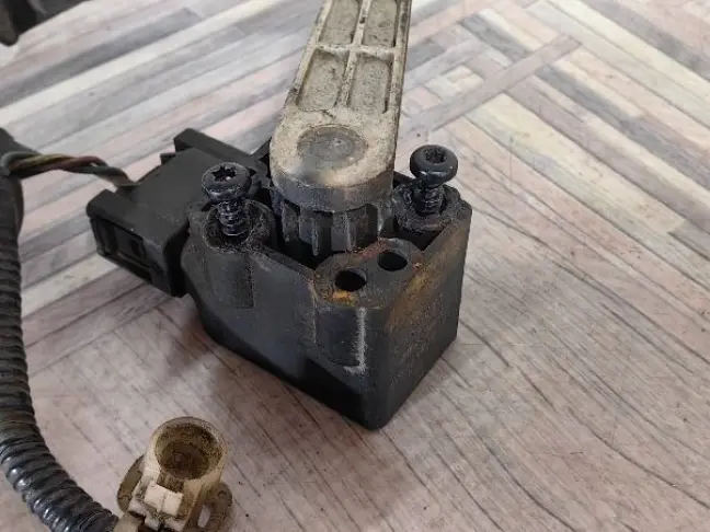 Датчик положения кузова передний RRS L320 дорест