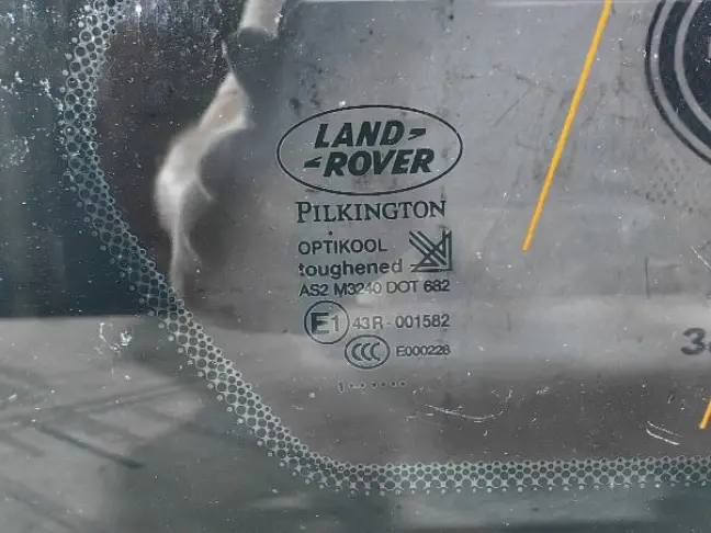 Стекло кузовное глухое правое Land Rover Sport 320