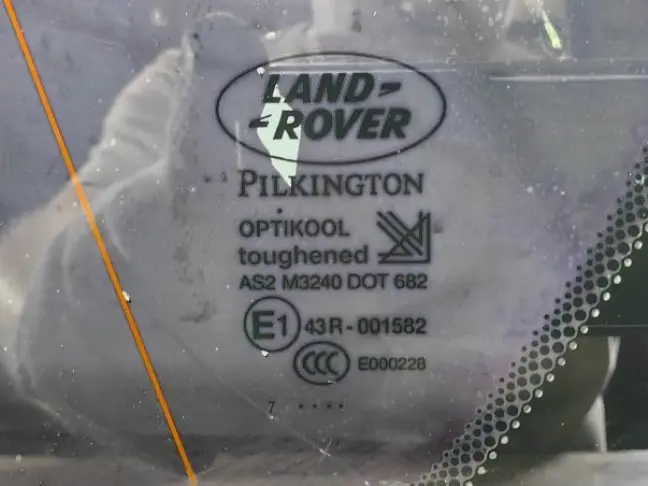 Стекло кузовное глухое левое Land Rover Sport L320