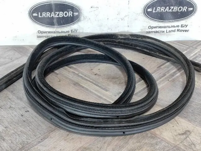 Уплотнитель двери передней Range Rover L322 02-12