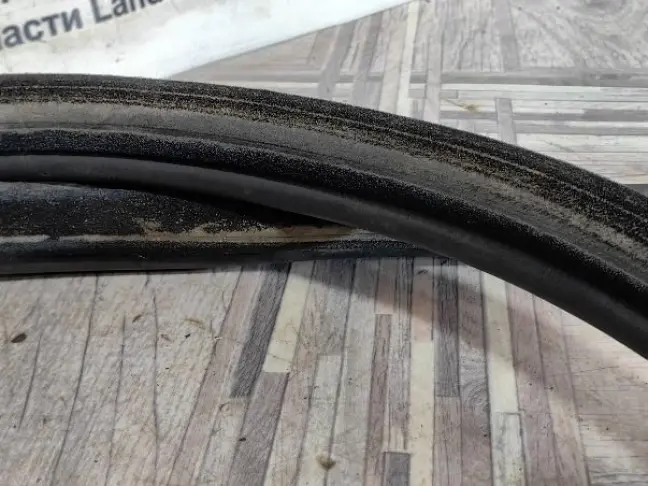 Уплотнитель двери передней Range Rover L322 02-12