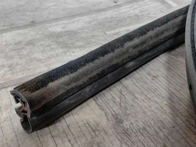 Уплотнитель двери передней Range Rover L322 02-12