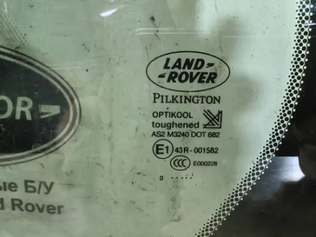 Стекло кузовное глухое левое DISCOVERY 3/4 L319