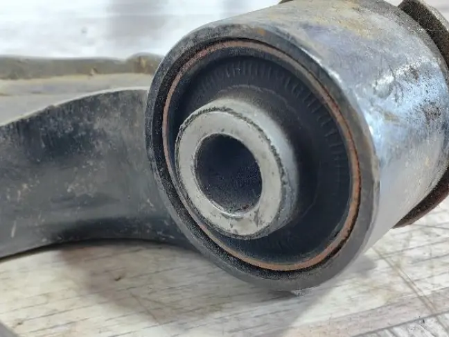 Рычаг передний верхний левый DISCOVERY 3/4 L319