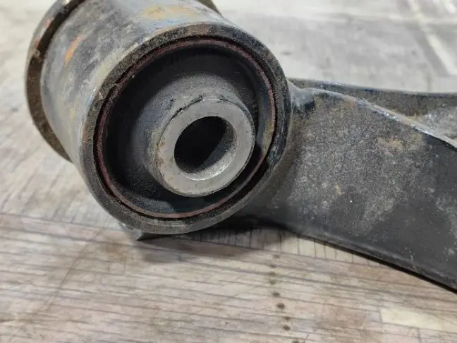 Рычаг передний верхний левый DISCOVERY 3/4 L319