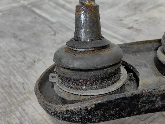 Рычаг передний верхний левый DISCOVERY 3/4 L319