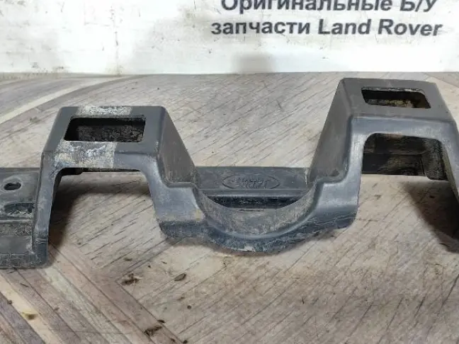 Кронштейн передний левый Discovery 3 L319