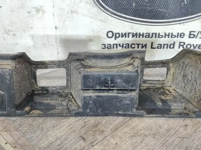 Кронштейн передний левый Discovery 3 L319