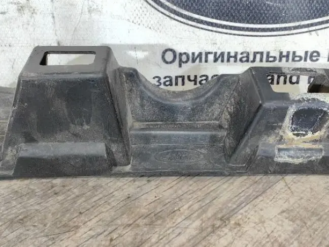 Кронштейн передний левый Discovery 3 L319