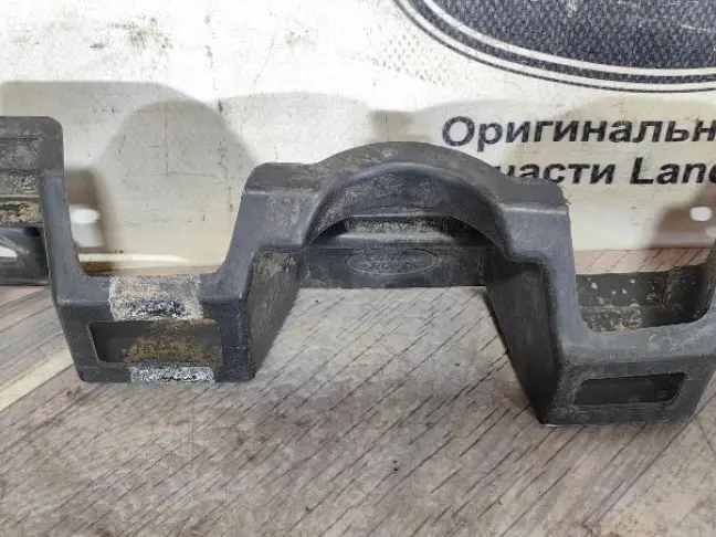 Кронштейн передний правый Discovery 3 L319