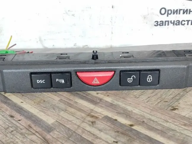 Кнопка аварийной сигнализации DISCOVERY 3 L319