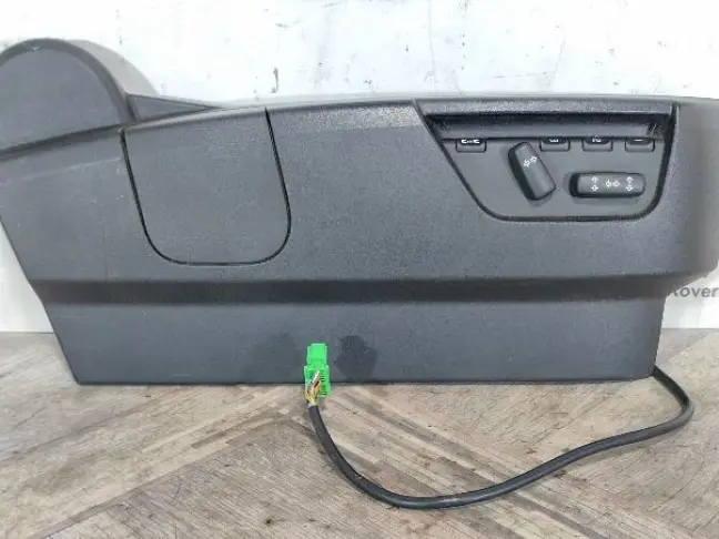 Накладка сидения правая DISCOVERY 3 L319 05-09