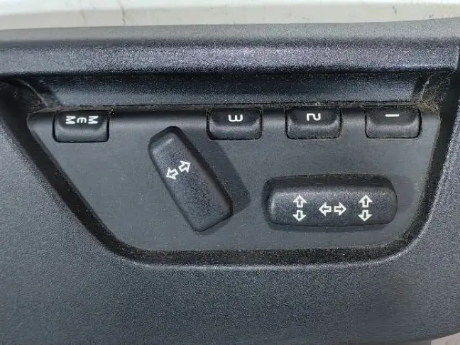 Накладка сидения правая DISCOVERY 3 L319 05-09