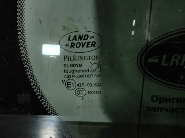Стекло кузовное (глухое) правое DISCOVERY 3 L319