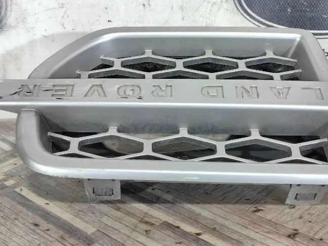 Решетка жабра правая Land Rover Discovery 4