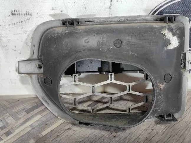 Решетка жабра правая Land Rover Discovery 4