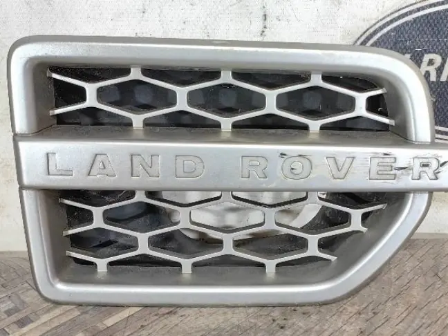Решетка жабра правая Land Rover Discovery 4