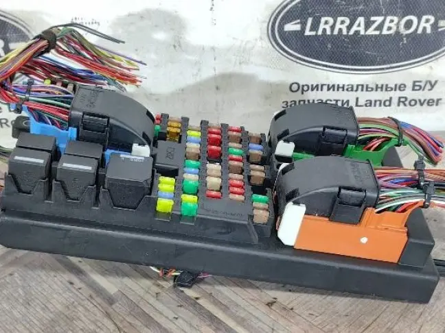 Блок предохранителей салонный DISCOVERY 4 L319 3.0