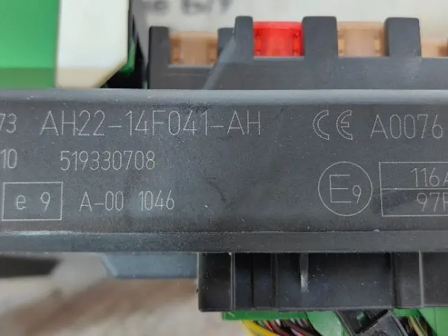 Блок предохранителей салонный DISCOVERY 4 L319 3.0