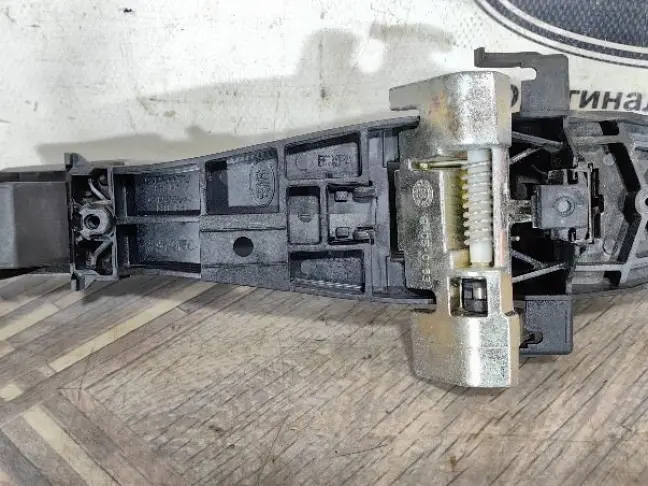 Ручка двери задняя левая Land Rover Discovery L319